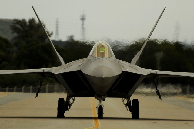 F-22s begin training in Japan